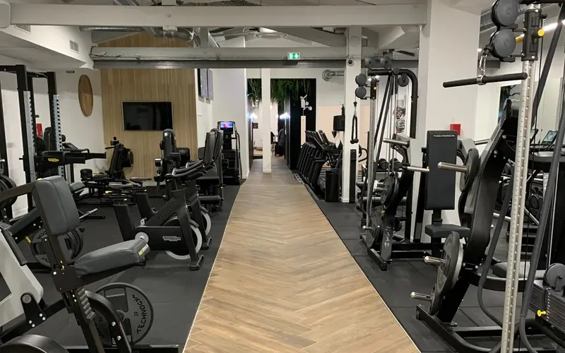 Vue d'ensemble du plateau de musculation